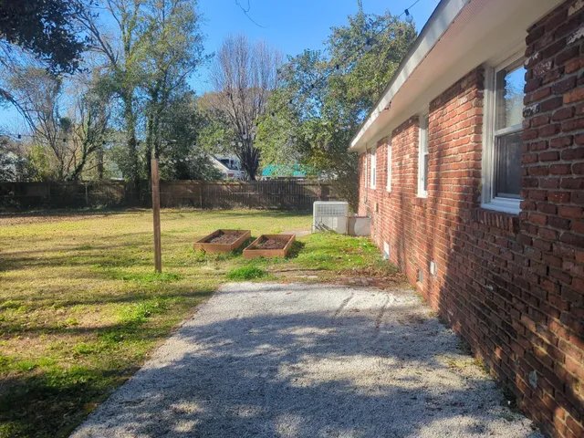 $3,300 | 1759 Lady Ashley Street, Charleston, SC 29412