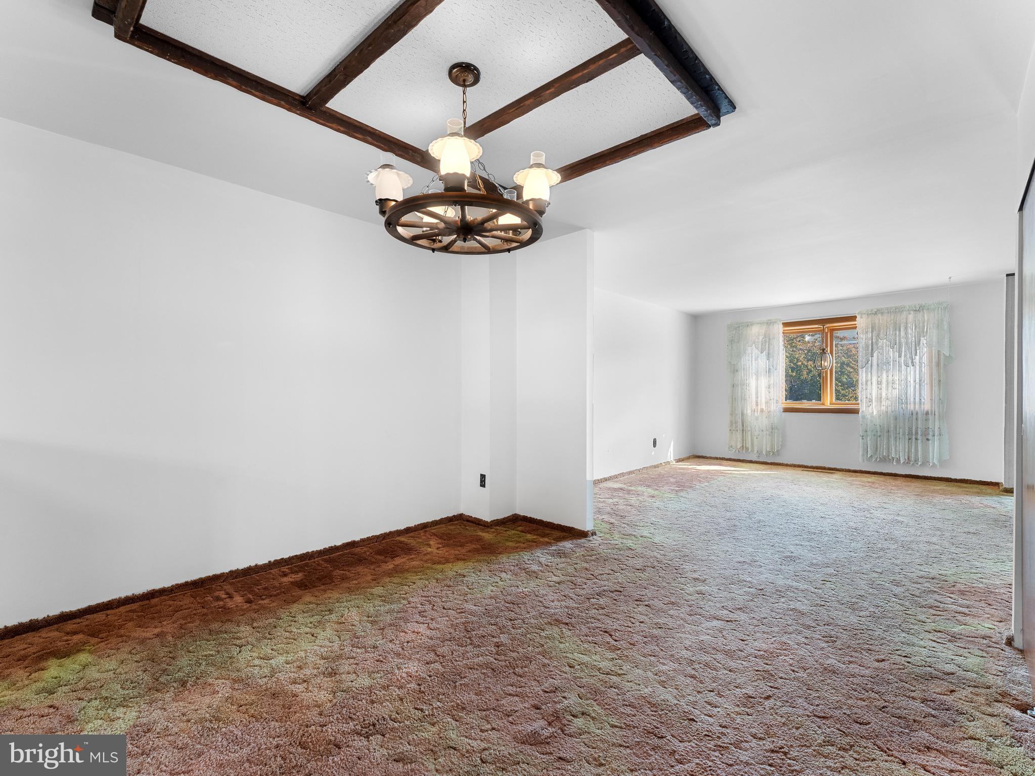 10730 Philcrest Road Philadelphia, PA 19154 - Photo 3 of 18 Living and Dining Room