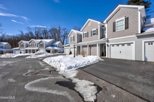 $294,900 | 1002 Grayson Place, Glenville, NY 12302