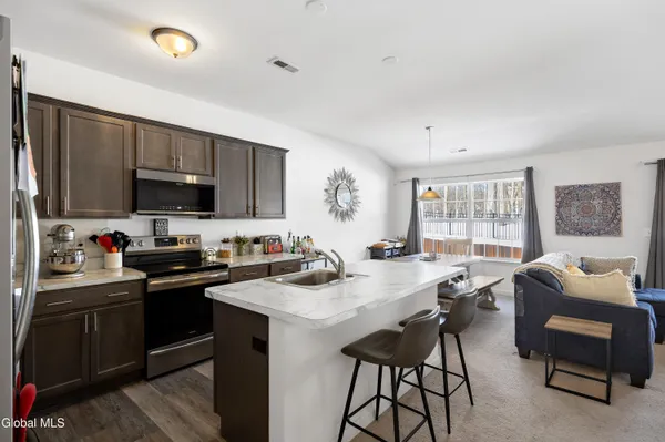 $294,900 | 1002 Grayson Place, Glenville, NY 12302