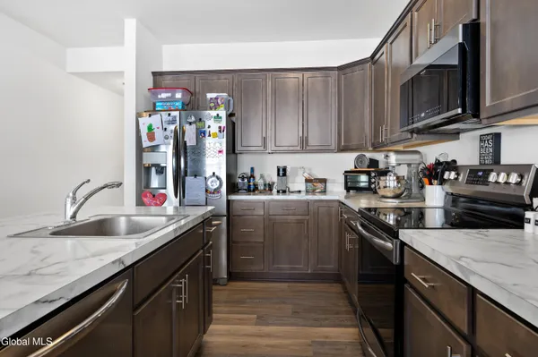 $294,900 | 1002 Grayson Place, Glenville, NY 12302