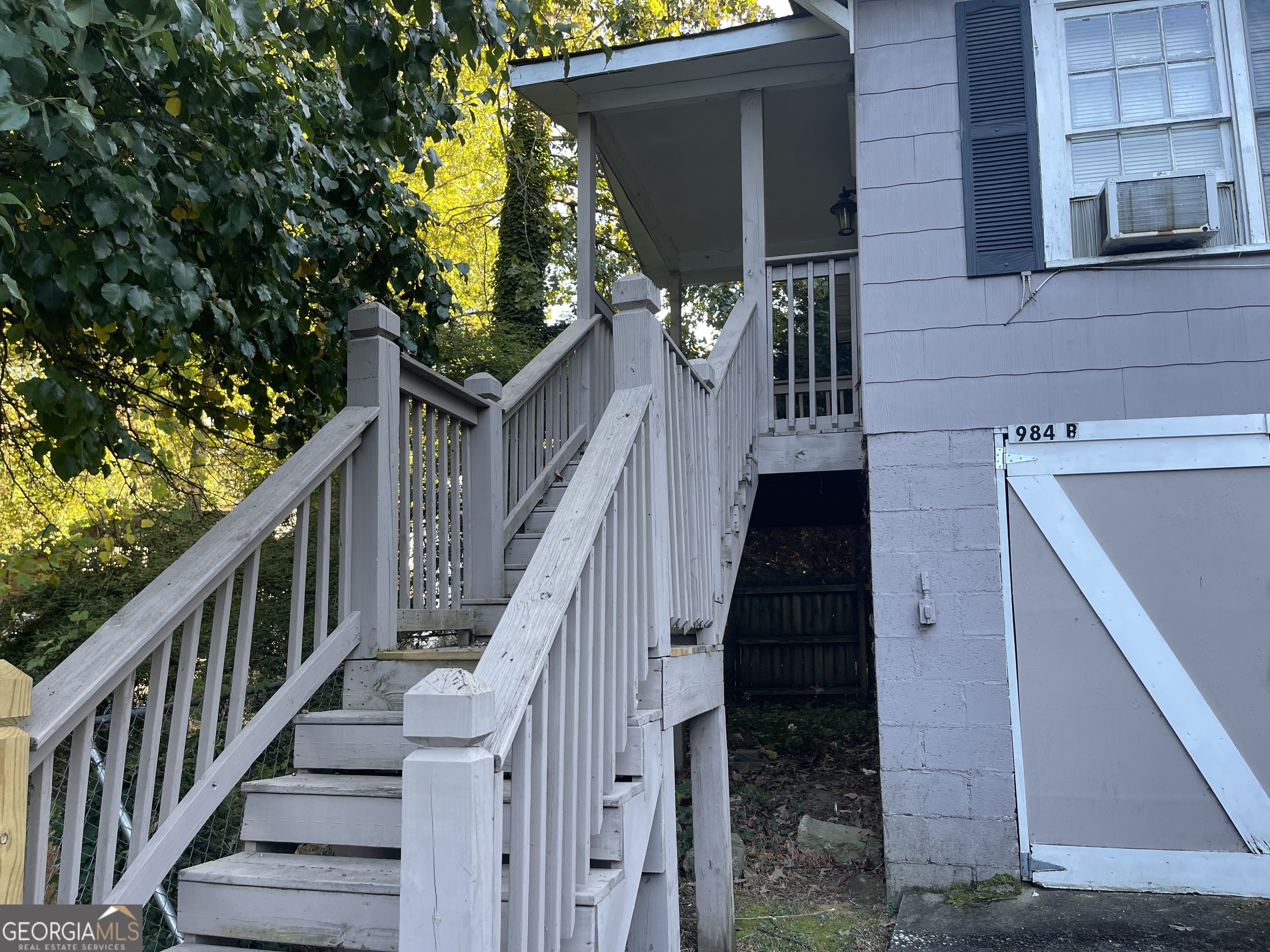 984 Byron Drive Southwest, Unit B Atlanta, GA 30310 - Photo 3 of 13 a view of entryway