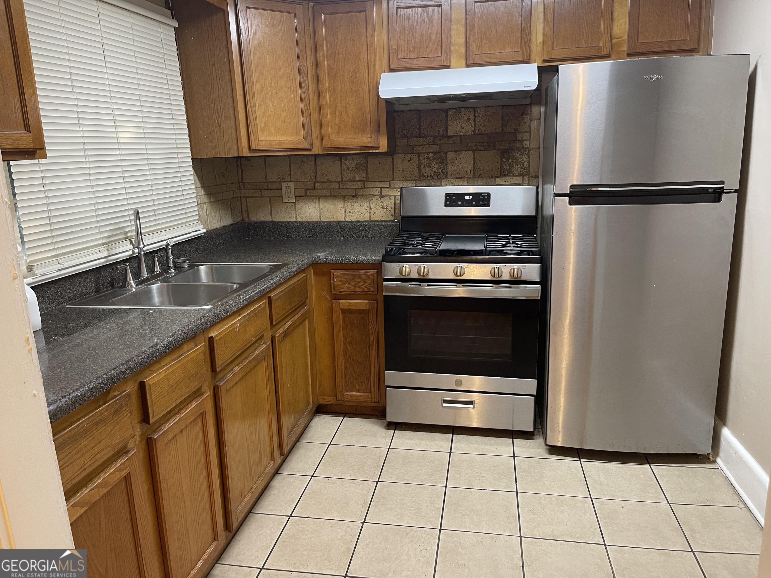 984 Byron Drive Southwest, Unit B Atlanta, GA 30310 - Photo 5 of 13 a kitchen with stainless steel appliances granite countertop a refrigerator and a sink