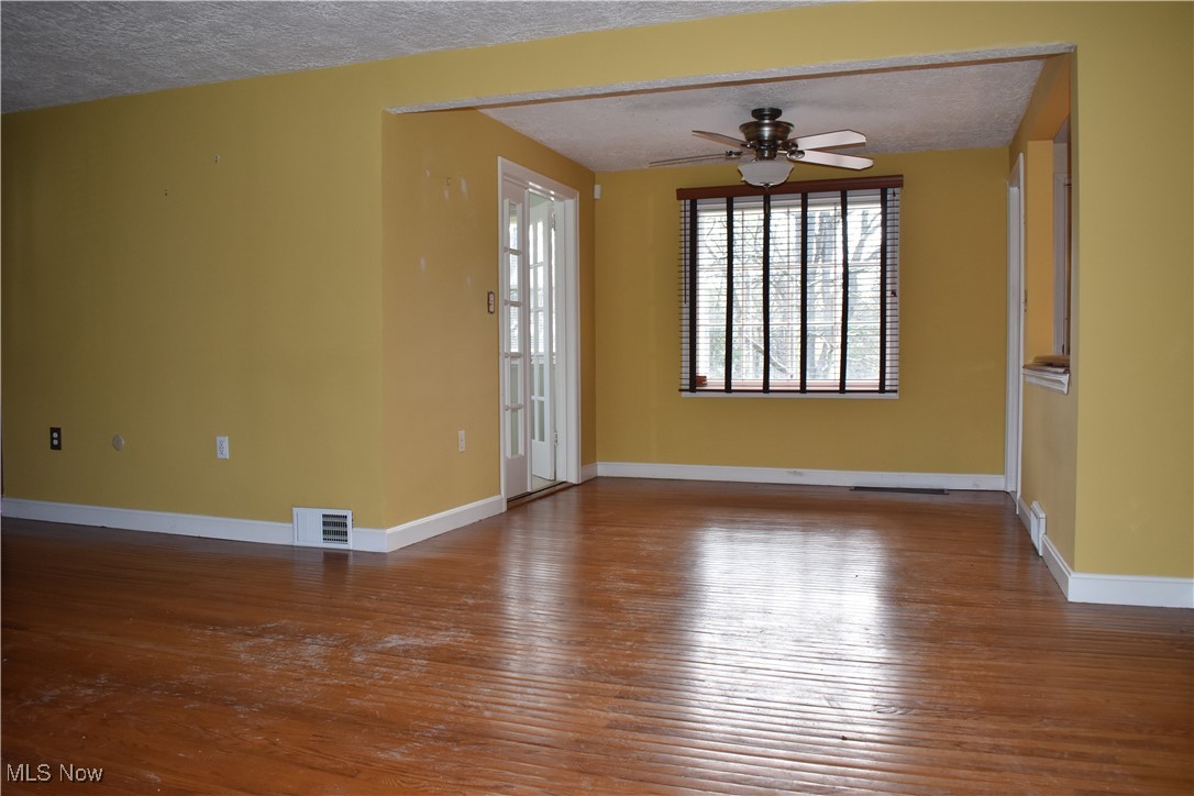 17600 Egbert Road Bedford, OH 44146 - Photo 11 of 49 Dining Room with access to the Sun Room.