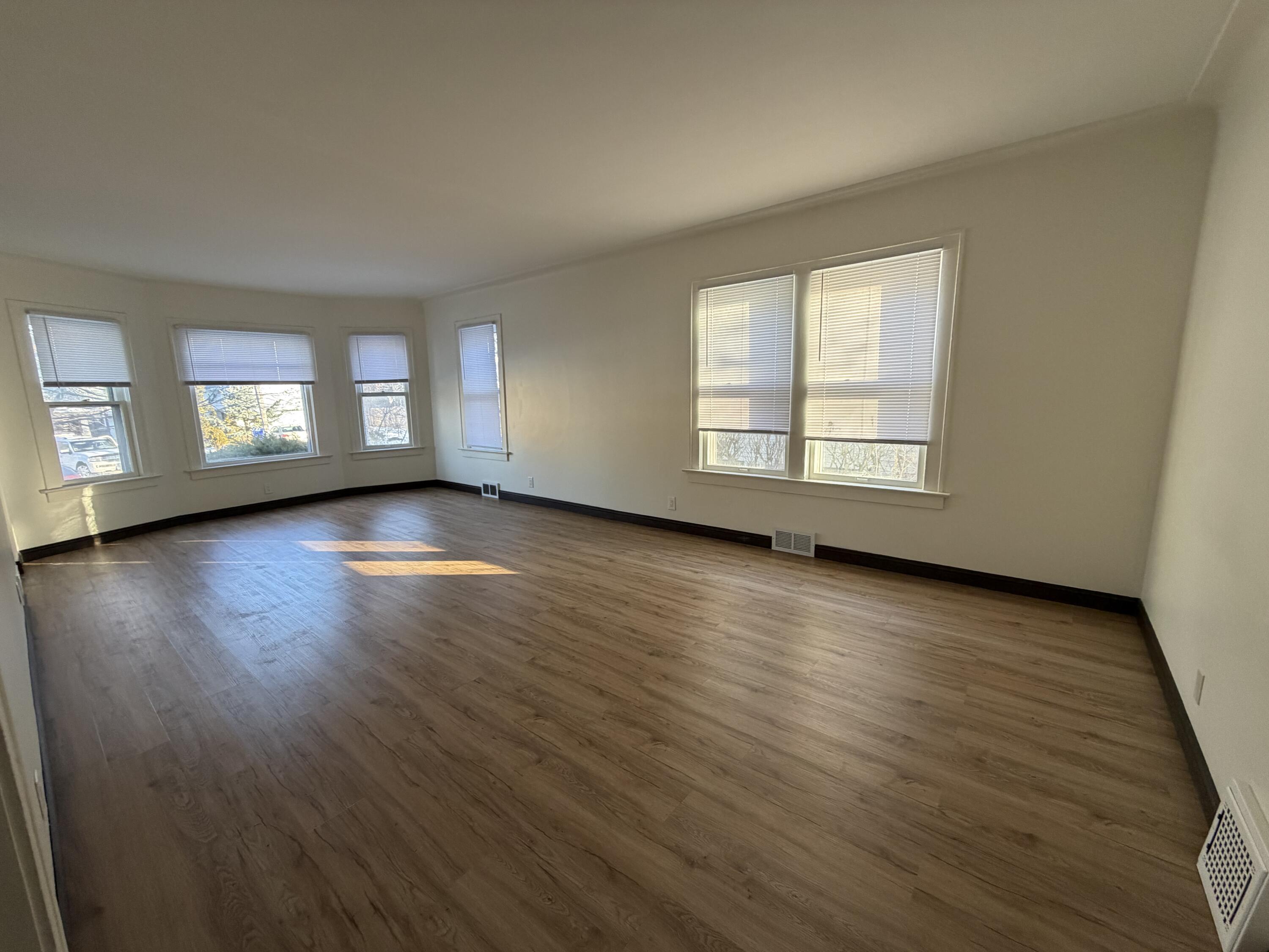 6614 5th Avenue Kenosha, WI 53143 - Photo 5 of 8 IMG_1365