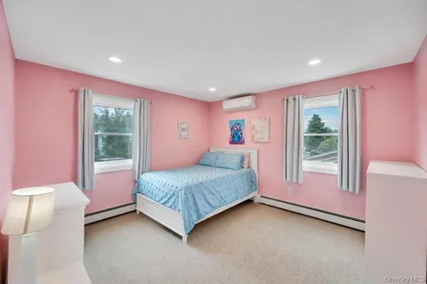 $899,999 | 20 Canterbury Court, Oakdale, NY 11769