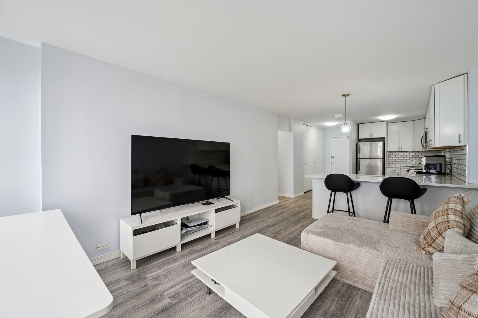 5415 North Sheridan Road, Unit 3008 Chicago, IL 60640 - Photo 4 of 27