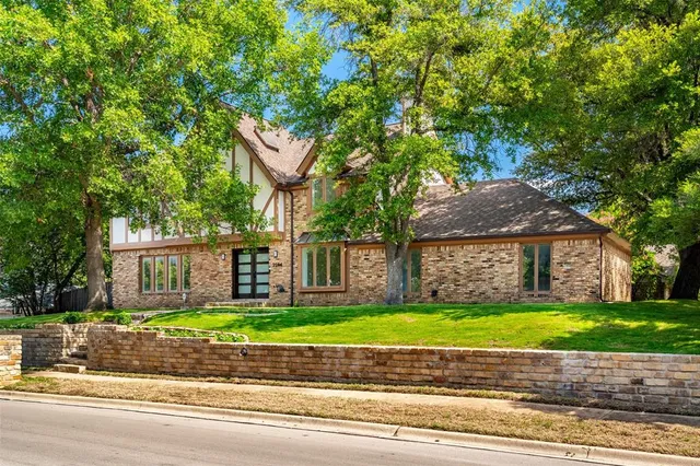 $799,500 | 2244 Hurstview Drive, Hurst, TX 76054