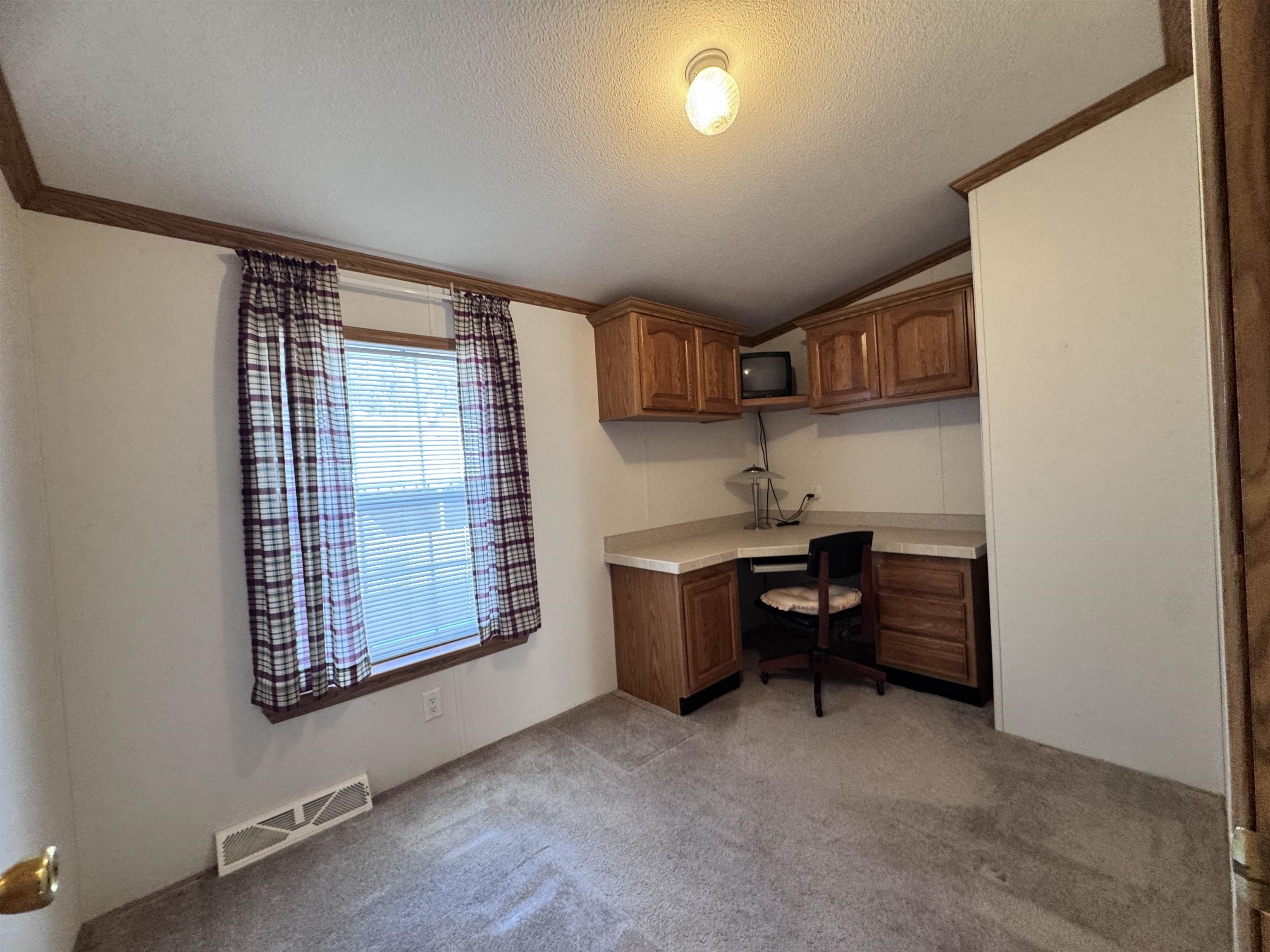 16 Eric Place Claremont, NH 03743 - Photo 22 of 26