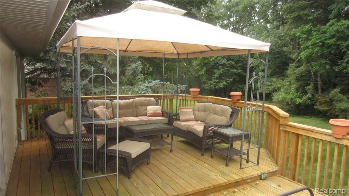 36050 Paddleford Road Farmington, MI 48331 - Photo 8 of 40 IMG_4877.JPG