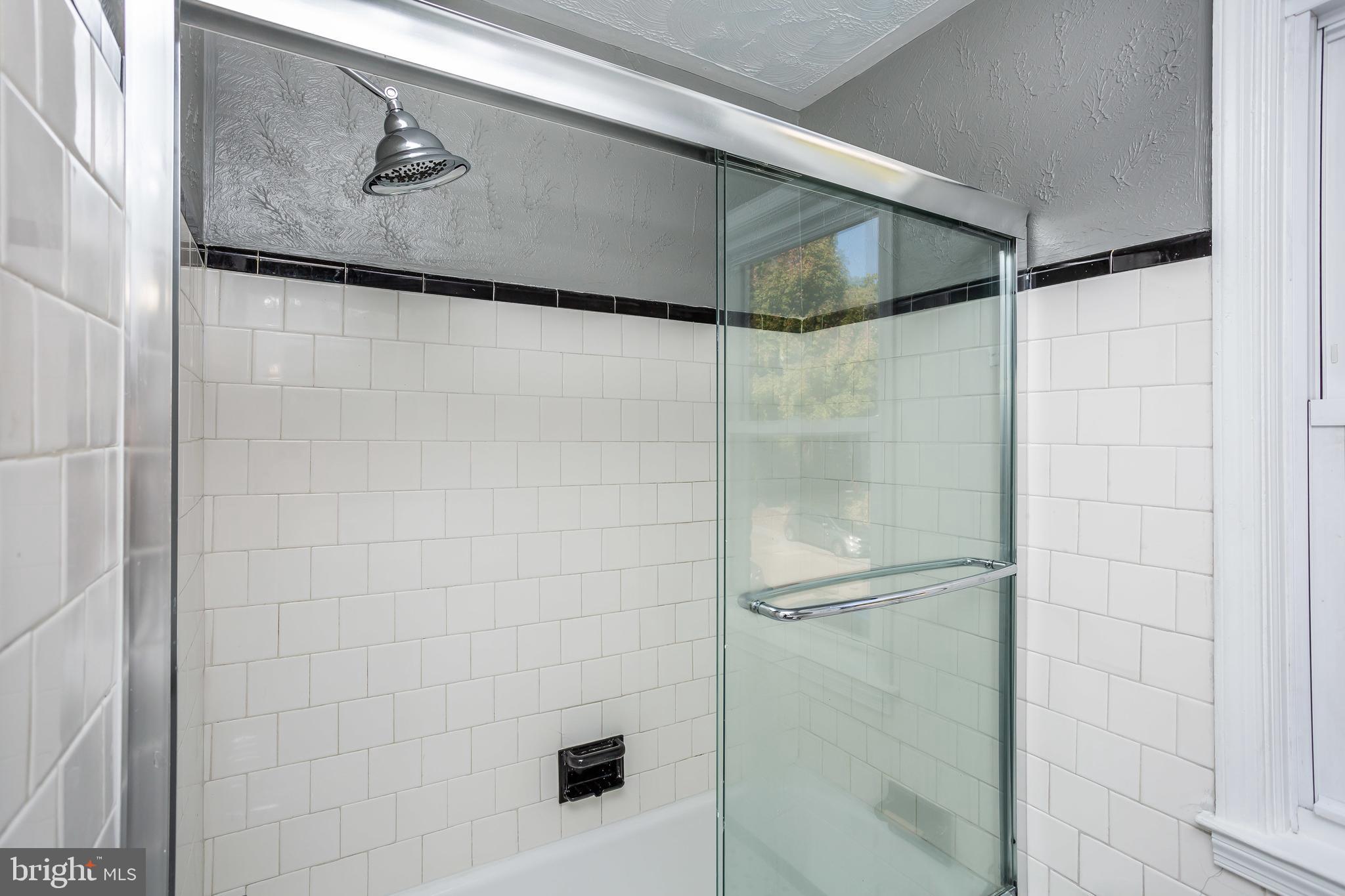 3811 Elkader Road Baltimore, MD 21218 - Photo 14 of 23 Glass Shower Door