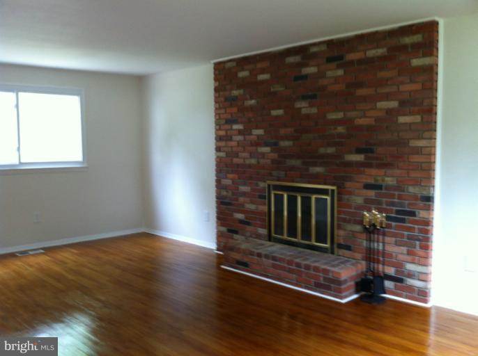 3931 Susanna Road Randallstown, MD 21133 - Photo 10 of 25 Living Room