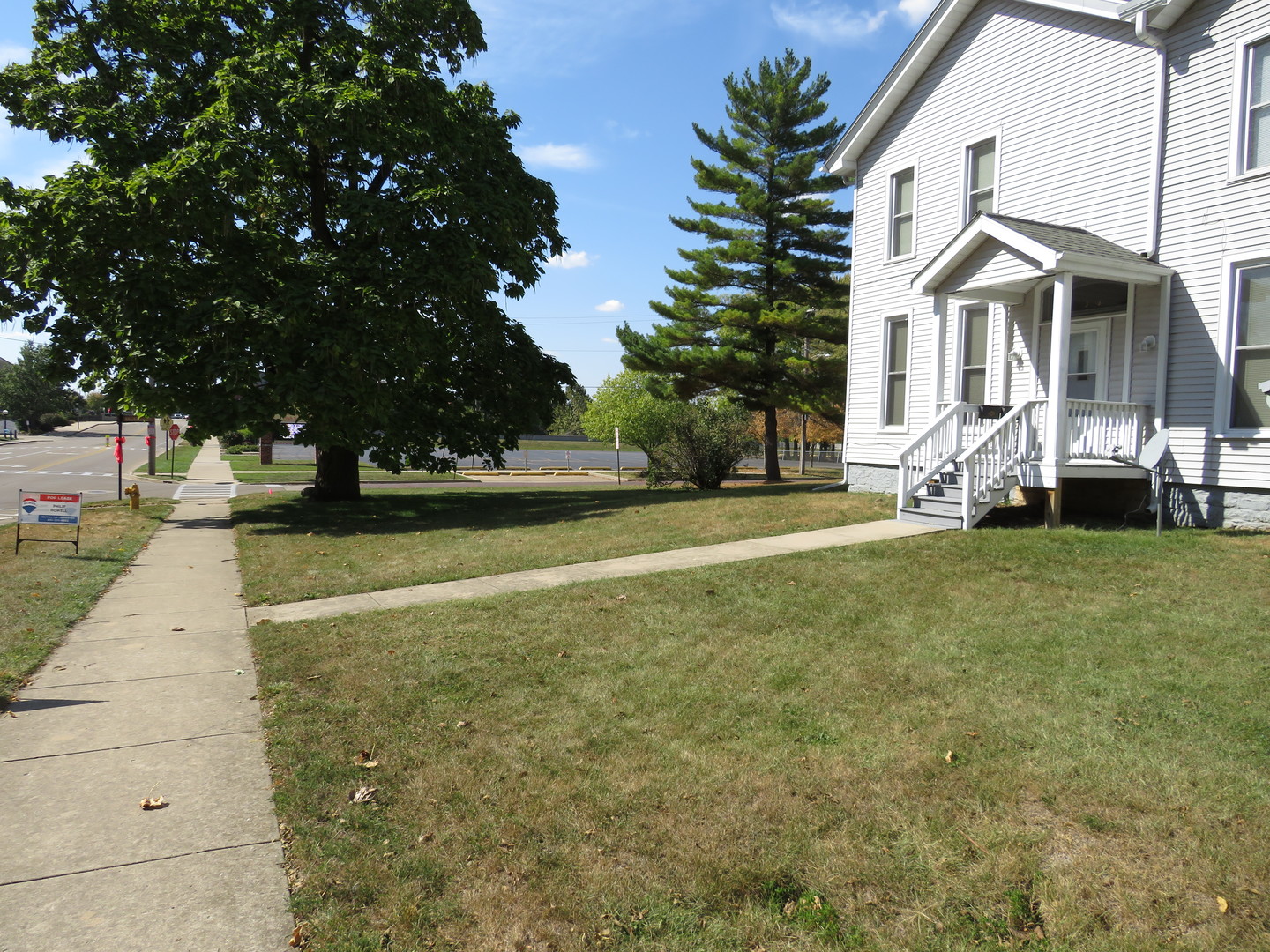 304 East Main Street, Unit A Ottawa, IL 61350 - Photo 3 of 22 a view of house with yard