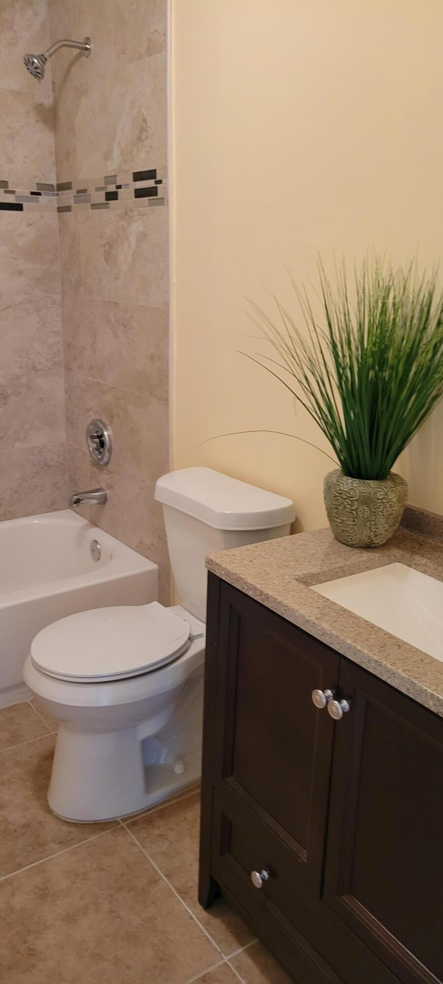 5023 Club Road Haverhill, FL 33415 - Photo 18 of 18 club guest bath 4
