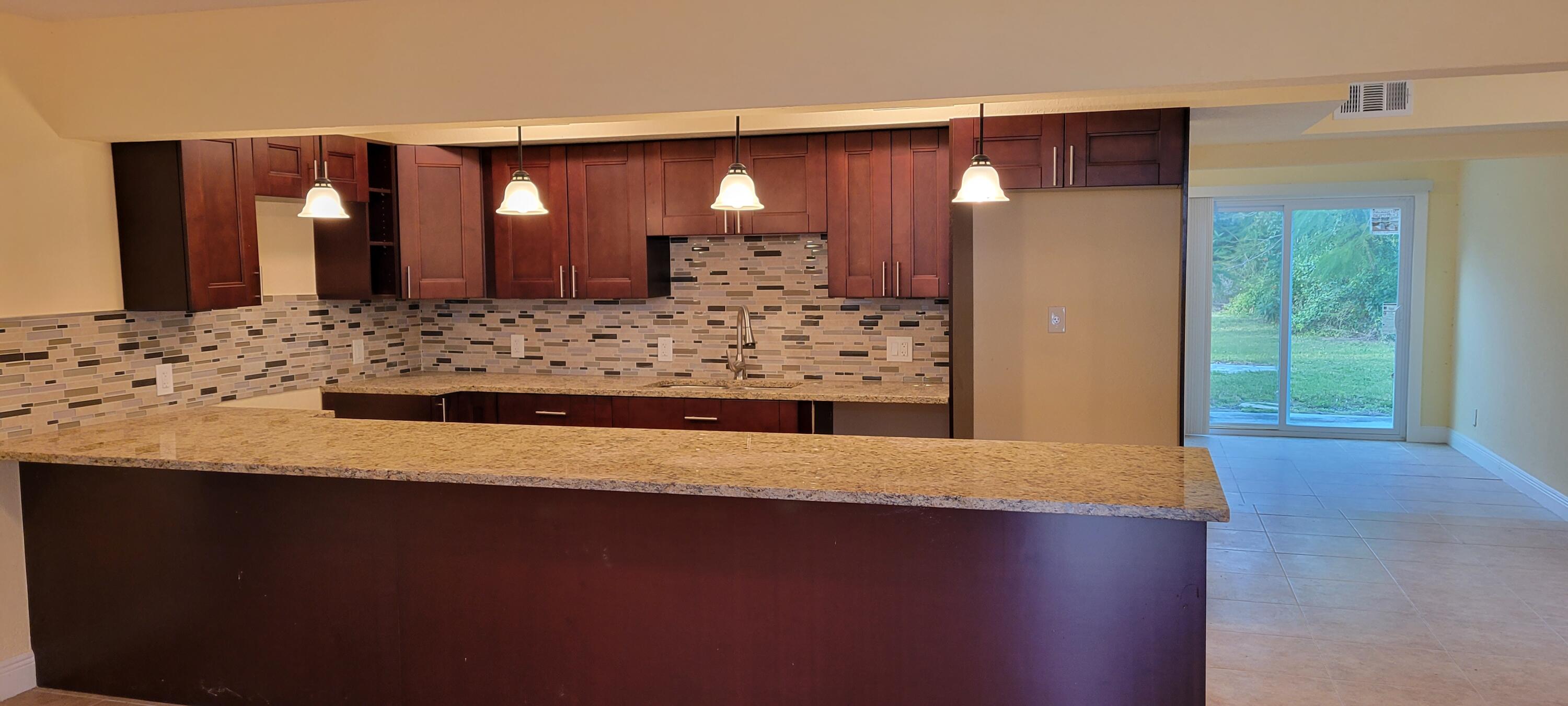 5023 Club Road Haverhill, FL 33415 - Photo 4 of 18 KITCHEN