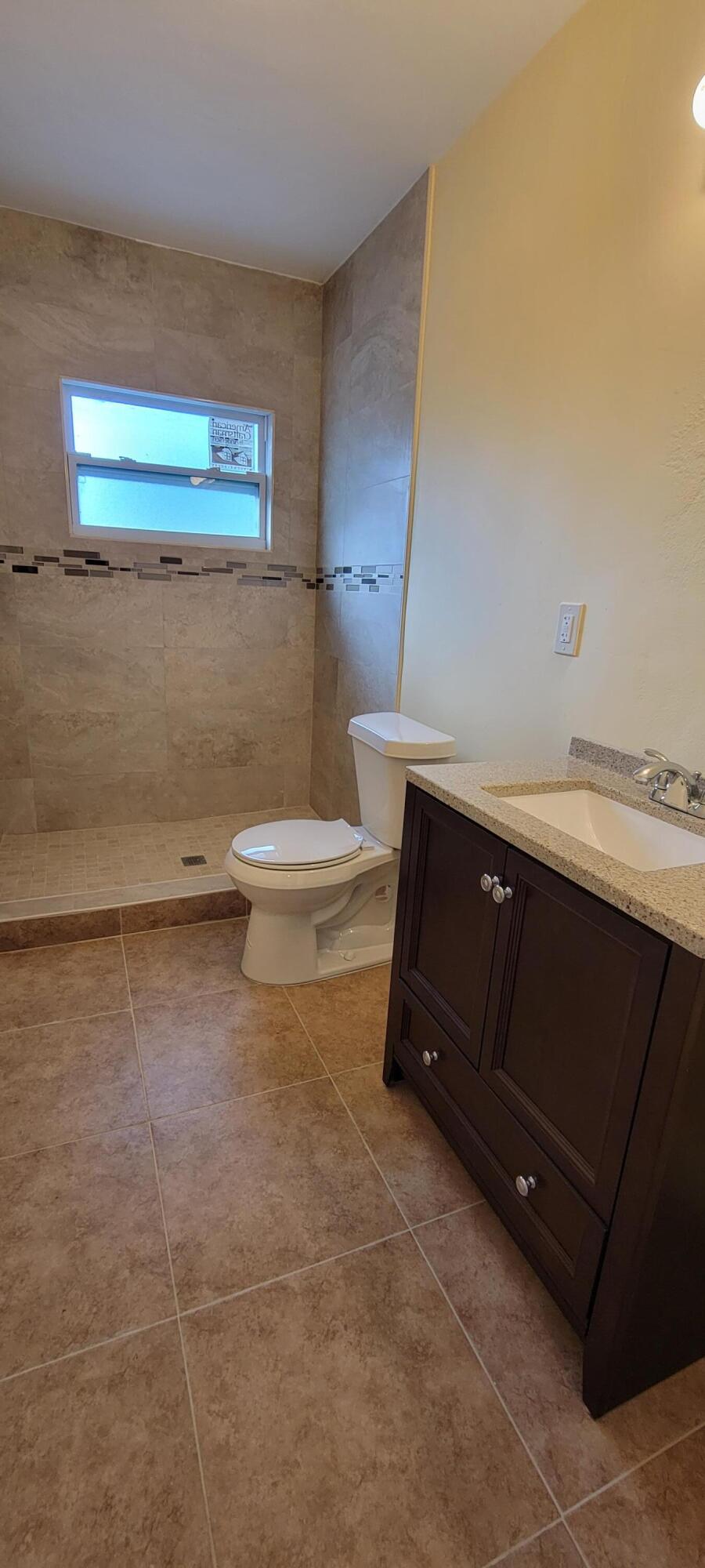 5023 Club Road Haverhill, FL 33415 - Photo 10 of 18 UPSTAIRS GUEST BATH FOR 6TH BEDROOM