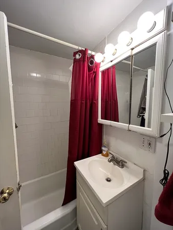 $3,995 | 59 Cedar Street, Unit 2L, Somerville, MA 02143