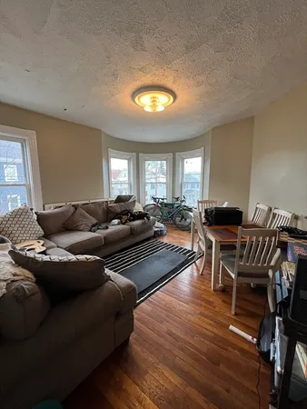 $3,995 | 59 Cedar Street, Unit 2L, Somerville, MA 02143