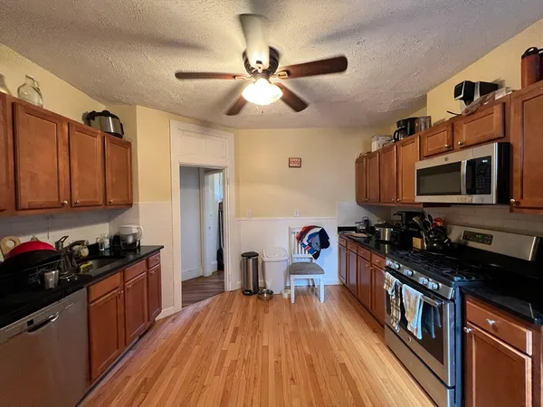 $3,995 | 59 Cedar Street, Unit 2L, Somerville, MA 02143