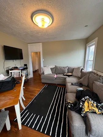 $3,995 | 59 Cedar Street, Unit 2L, Somerville, MA 02143