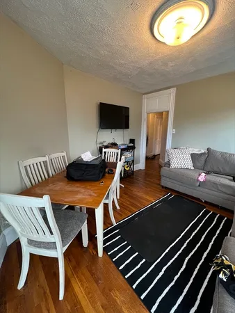 $3,995 | 59 Cedar Street, Unit 2L, Somerville, MA 02143