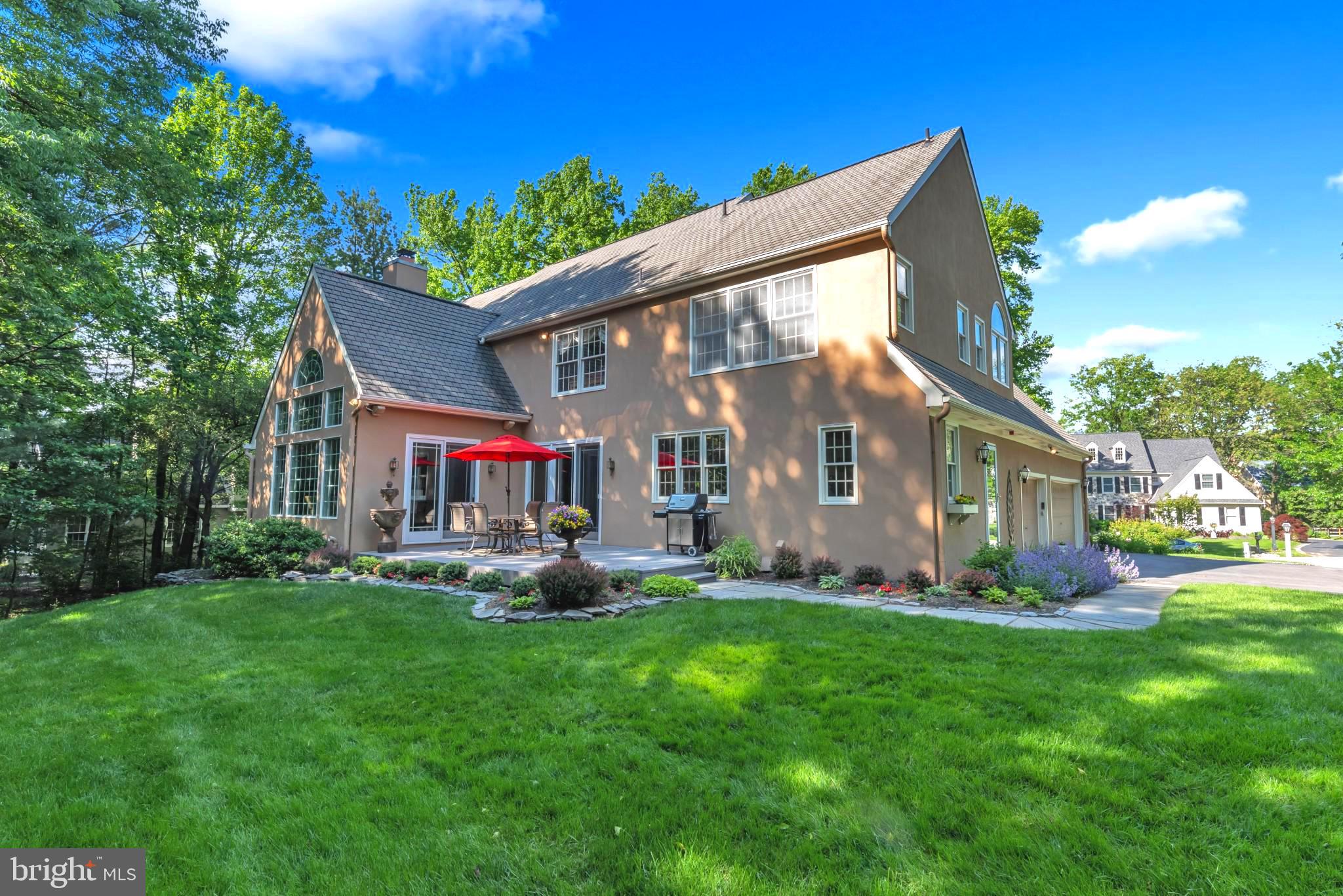 804 Dresher Way Wayne, PA 19087 - Photo 2 of 29 Private backyard