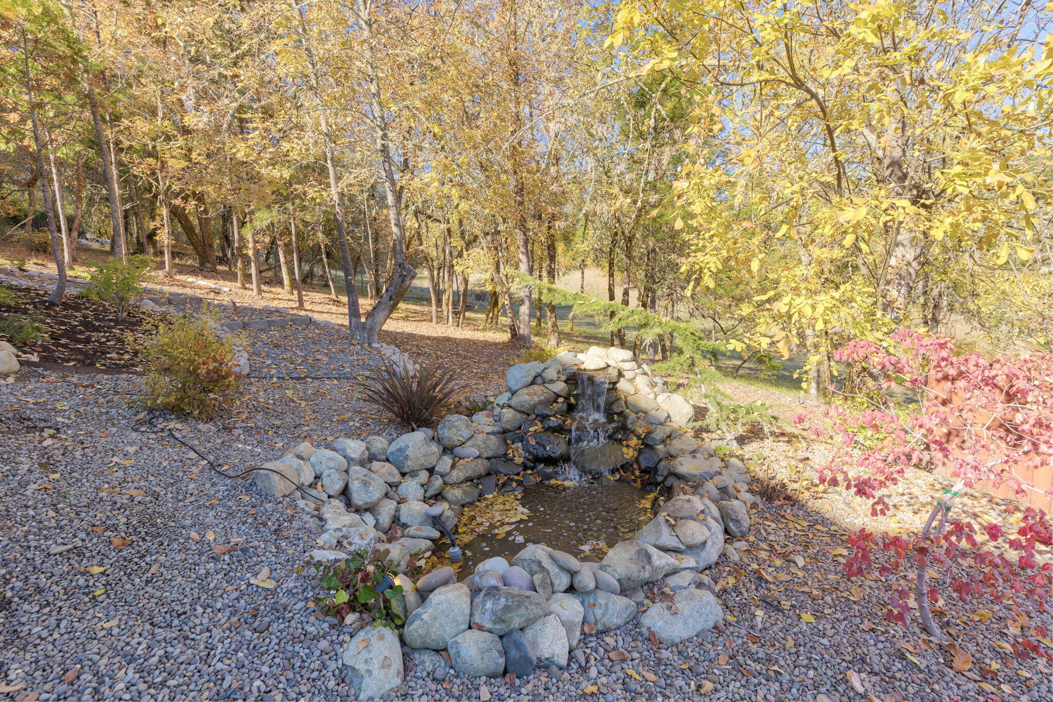286 Rockinghorse Drive Grants Pass, OR 97527 - Photo 5 of 54 beautiful new water feature