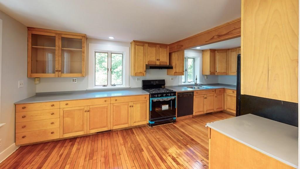 108 Dakin Road Sudbury, MA 01776 - Photo 3 of 25 Gallery Image 3