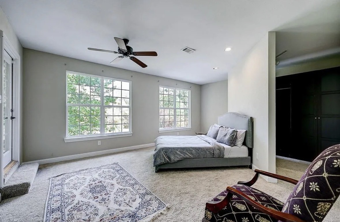 8 North Timber Top Drive The Woodlands, TX 77380 - Photo 10 of 14