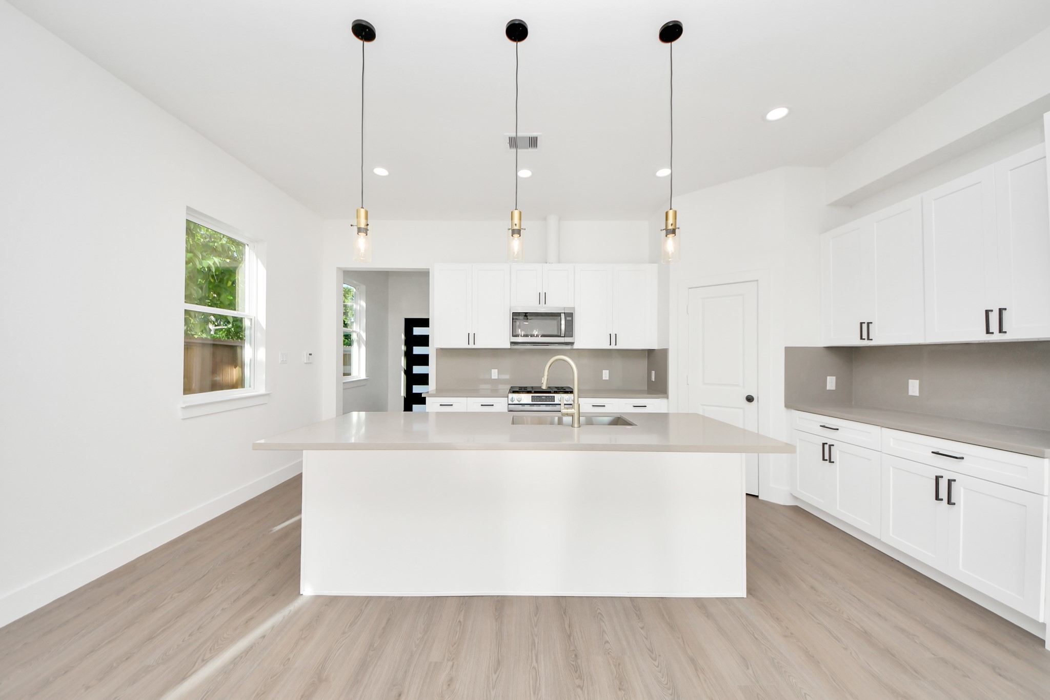 Please note: the home layout is exactly the same, just inverted. These photos were taken prior to the tenant moving in.