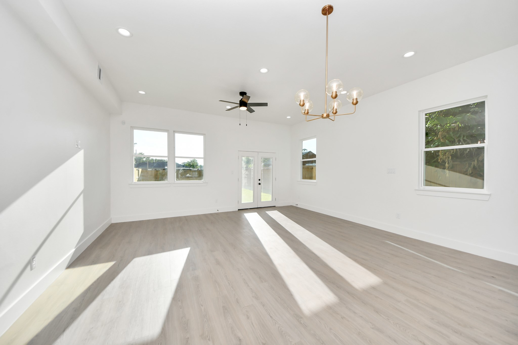 9021 Spaulding Street Houston, TX 77016 - Photo 12 of 36