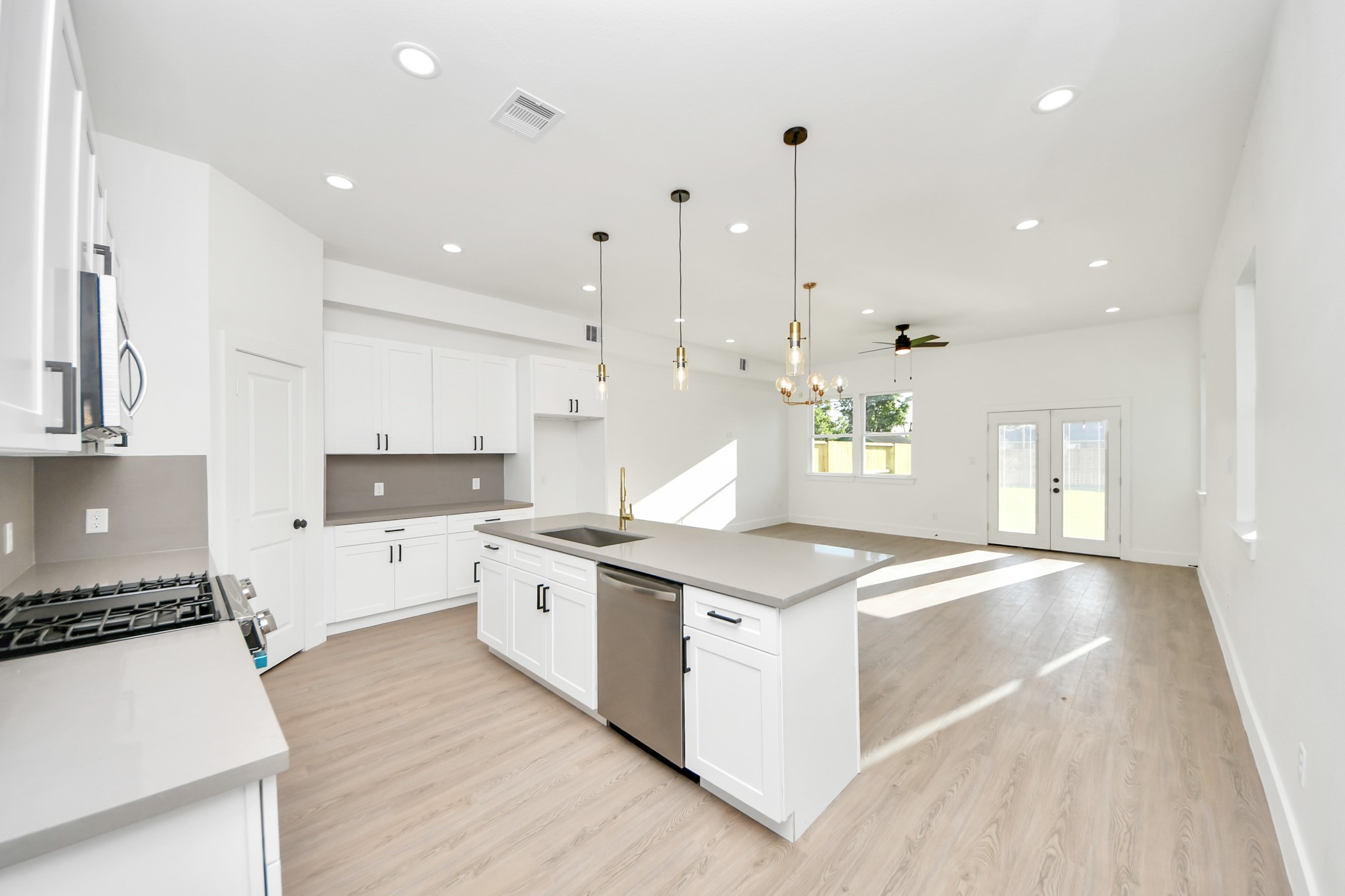 9021 Spaulding Street Houston, TX 77016 - Photo 2 of 36