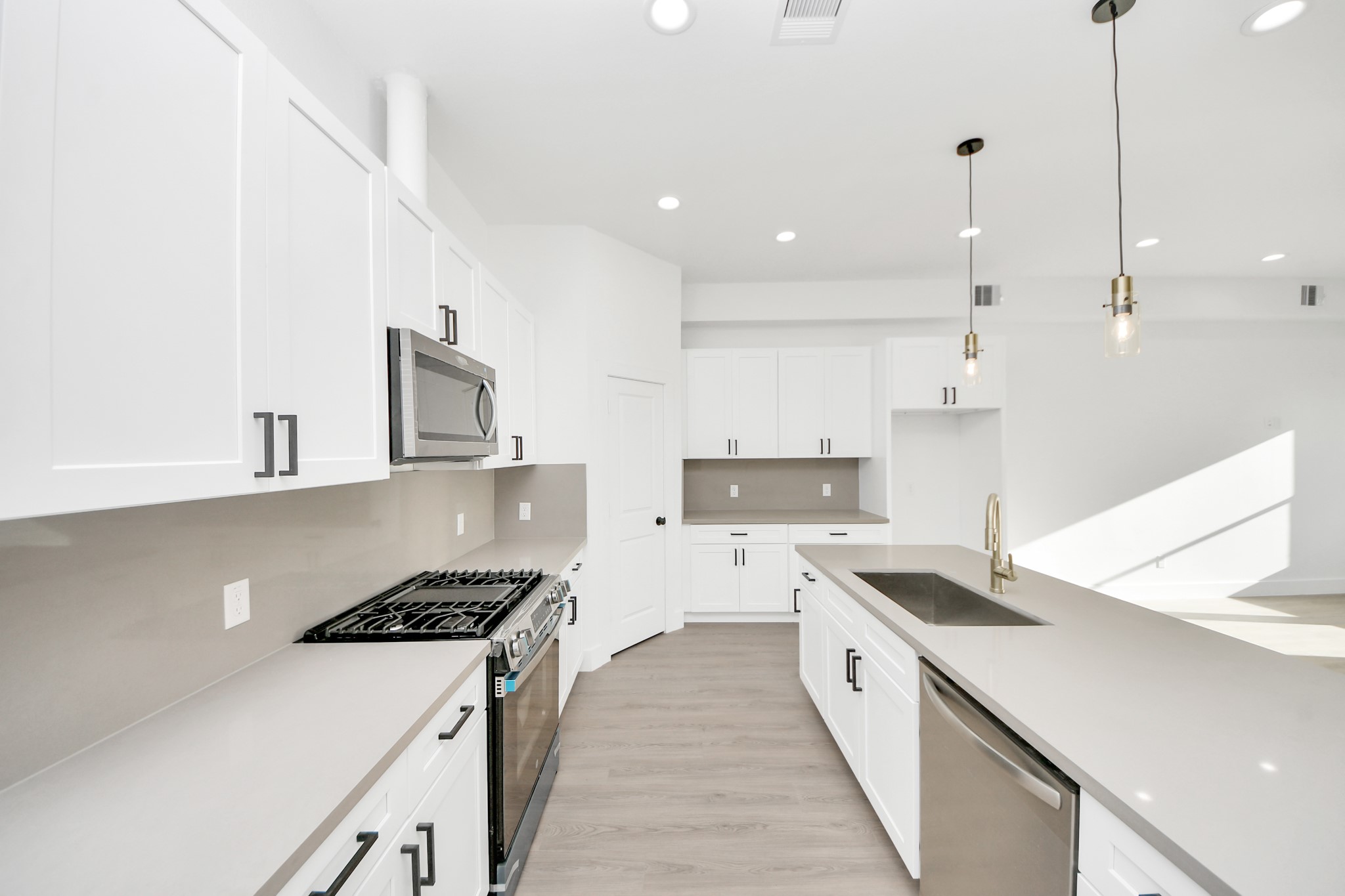 9021 Spaulding Street Houston, TX 77016 - Photo 3 of 36