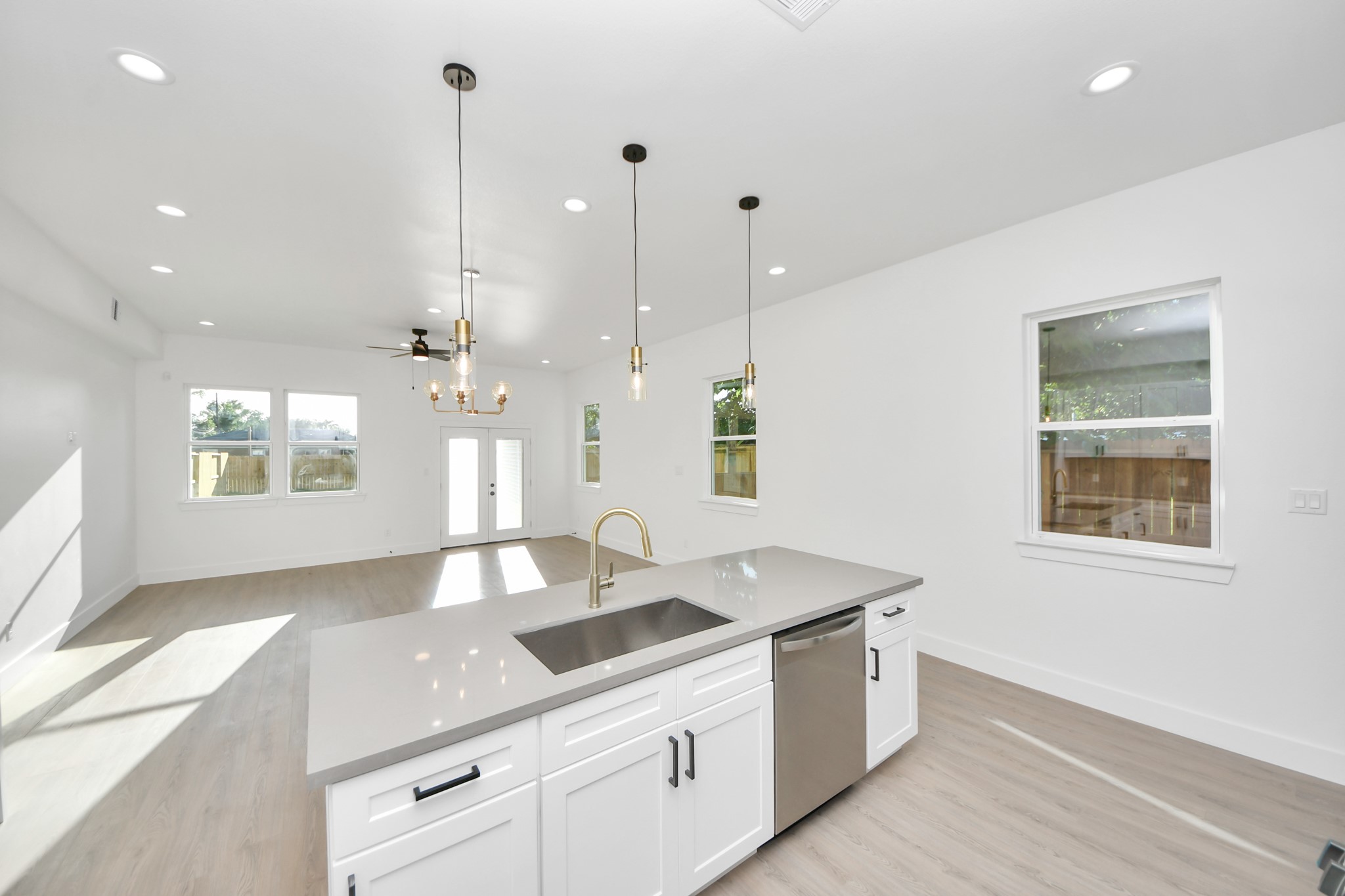 9021 Spaulding Street Houston, TX 77016 - Photo 6 of 36