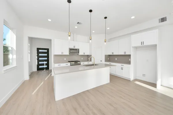 $2,250 | 9021 Spaulding Street, Houston, TX 77016