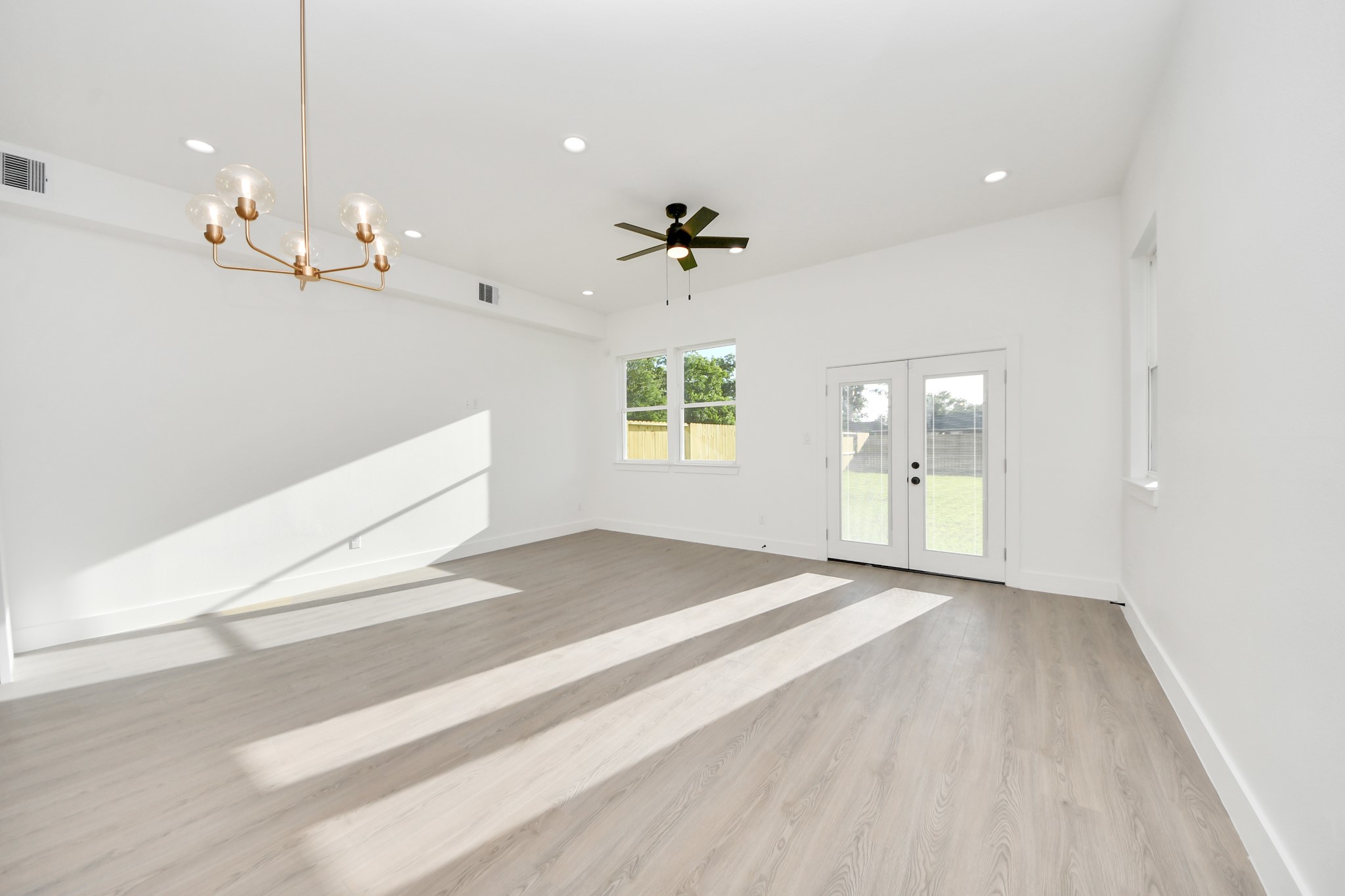 9021 Spaulding Street Houston, TX 77016 - Photo 8 of 36