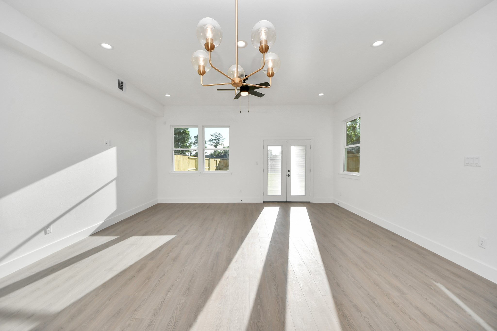 9021 Spaulding Street Houston, TX 77016 - Photo 9 of 36