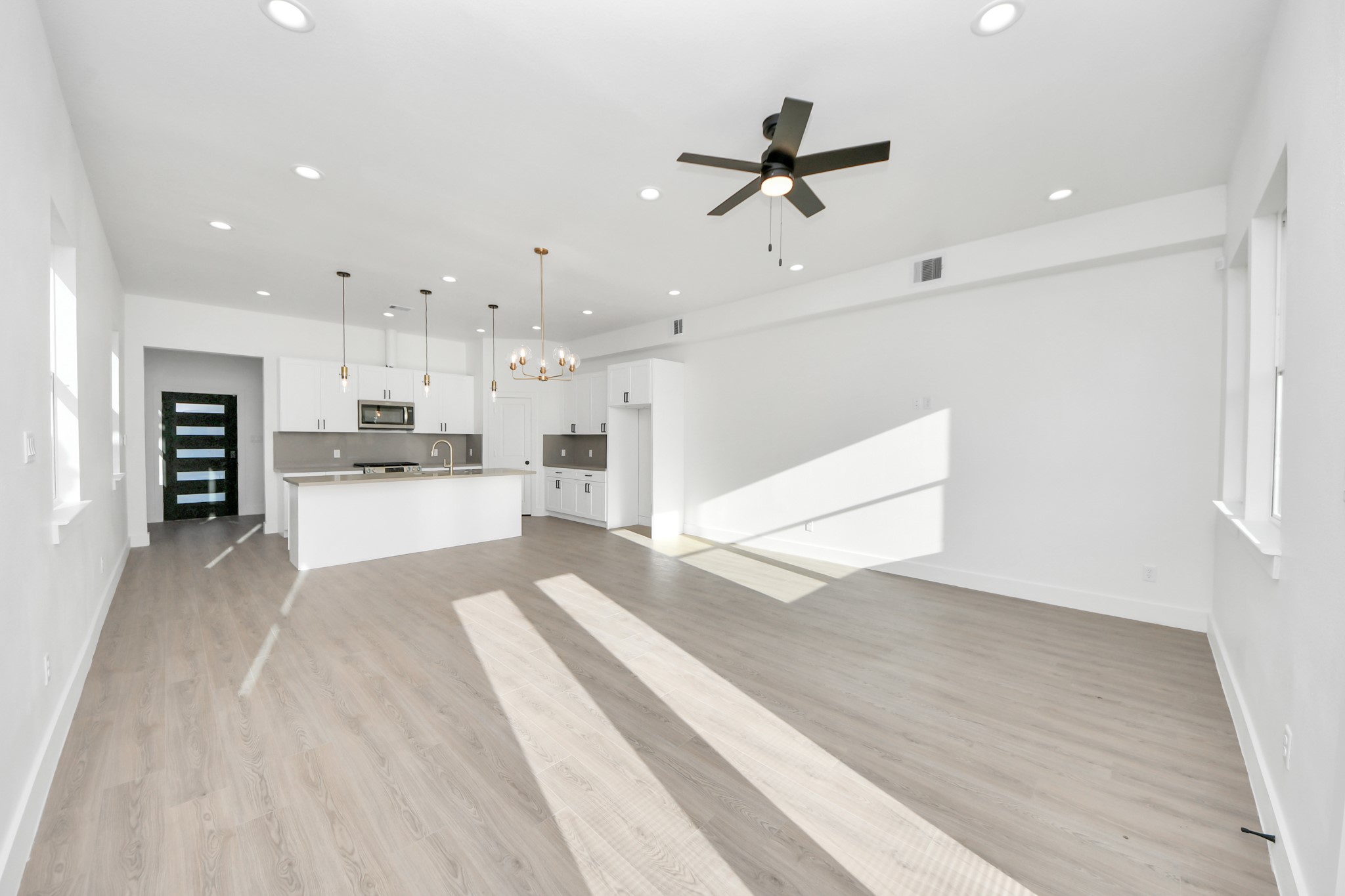 9021 Spaulding Street Houston, TX 77016 - Photo 10 of 36