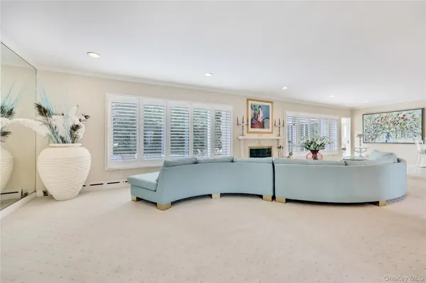 $2,099,000 | 4 Willow Lane, Hewlett, NY 11557