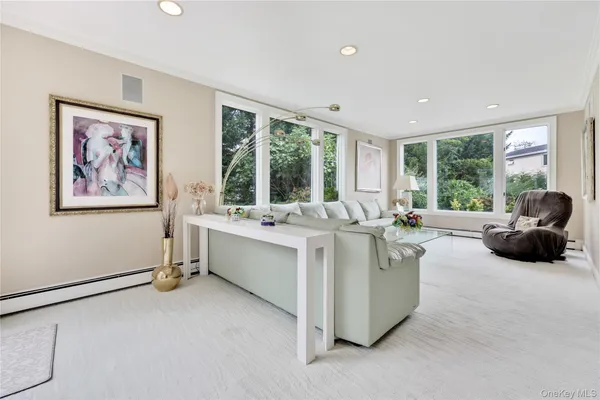$2,099,000 | 4 Willow Lane, Hewlett, NY 11557