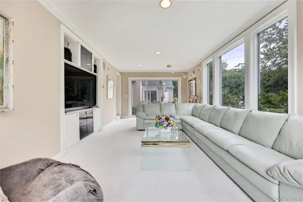 $2,099,000 | 4 Willow Lane, Hewlett, NY 11557