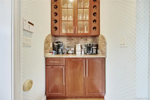 $2,099,000 | 4 Willow Lane, Hewlett, NY 11557