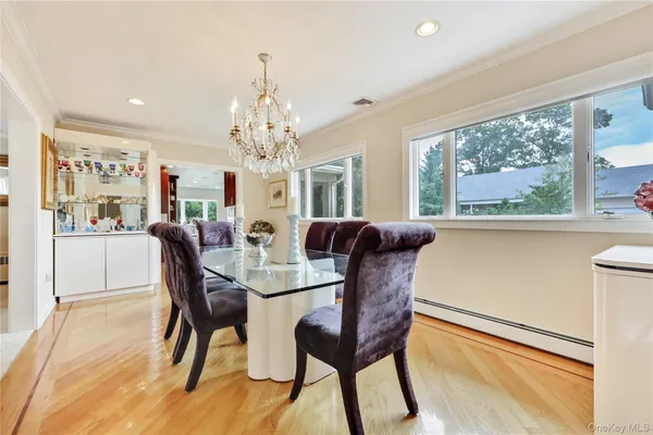 $2,099,000 | 4 Willow Lane, Hewlett, NY 11557