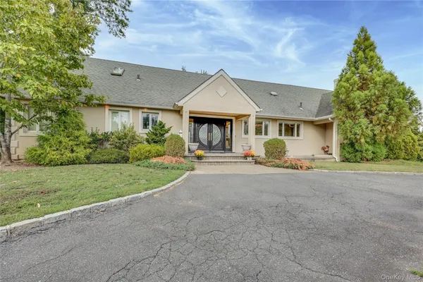$2,099,000 | 4 Willow Lane, Hewlett, NY 11557
