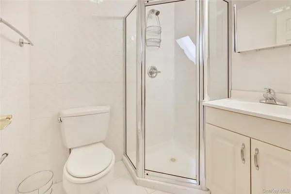 $2,099,000 | 4 Willow Lane, Hewlett, NY 11557