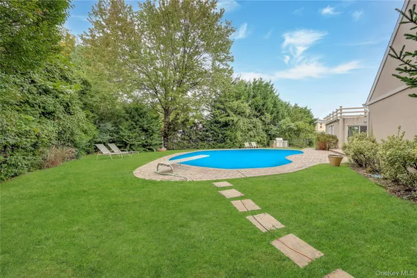 $2,099,000 | 4 Willow Lane, Hewlett, NY 11557