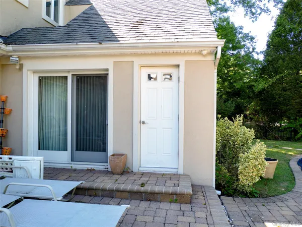 $2,099,000 | 4 Willow Lane, Hewlett, NY 11557