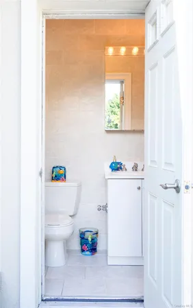 $2,099,000 | 4 Willow Lane, Hewlett, NY 11557