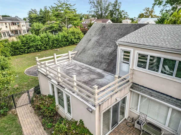 $2,099,000 | 4 Willow Lane, Hewlett, NY 11557