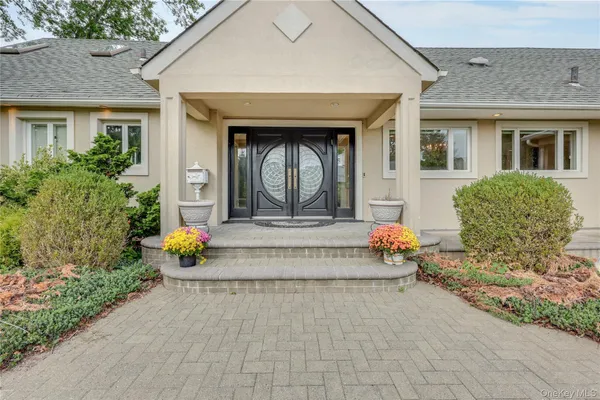 $2,099,000 | 4 Willow Lane, Hewlett, NY 11557